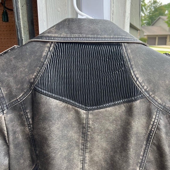 Sam Edelman women’s leather jacket with bomb detailing. Excellent condition. - Picture 4 of 6